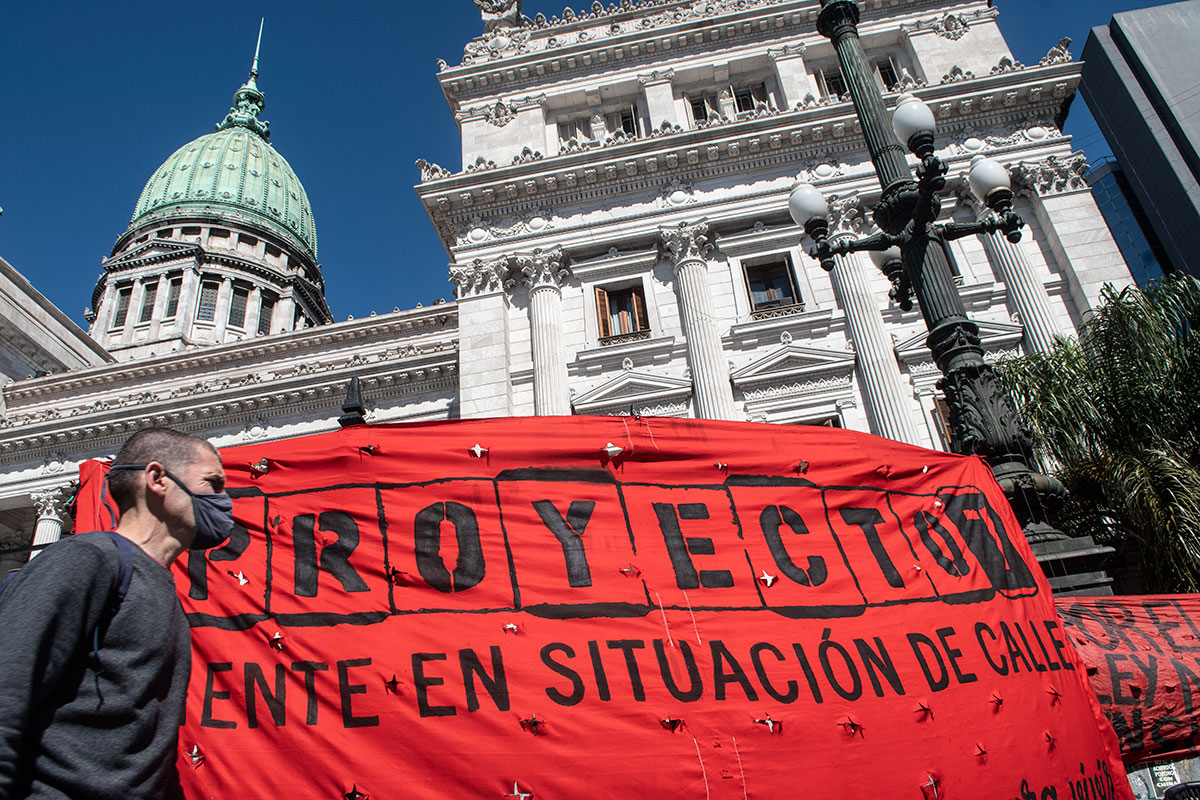 «Sólo en Ciudad y Provincia, hay más de 4 mil pibes viviendo a la intemperie»