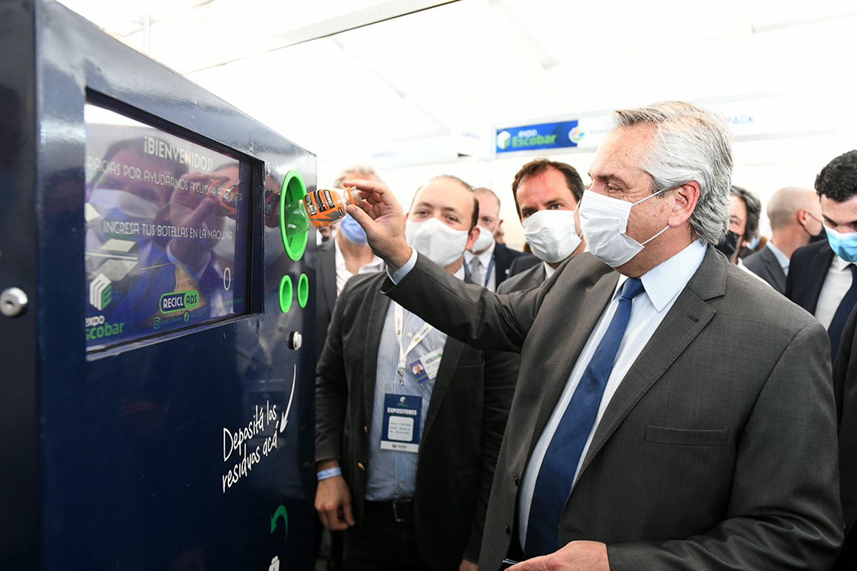 Alberto Fernández recorrió stands de empresas locales y regionales en Expo Escobar