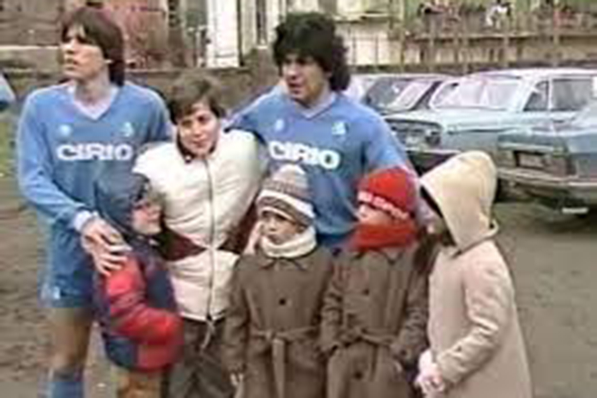 «Los días en el barro», un adelanto del nuevo libro sobre Maradona que lanzan Sipreba y Ediciones Carrascosa