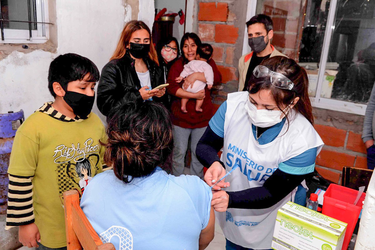 Con los menores, se busca llegar en octubre al 78% de la población vacunada