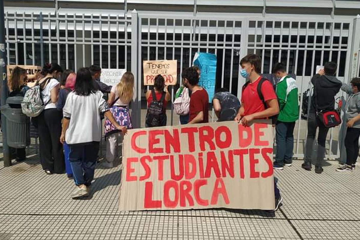 Denuncian que el ministerio de Educación porteño oculta los resultados de los testeos de COVID