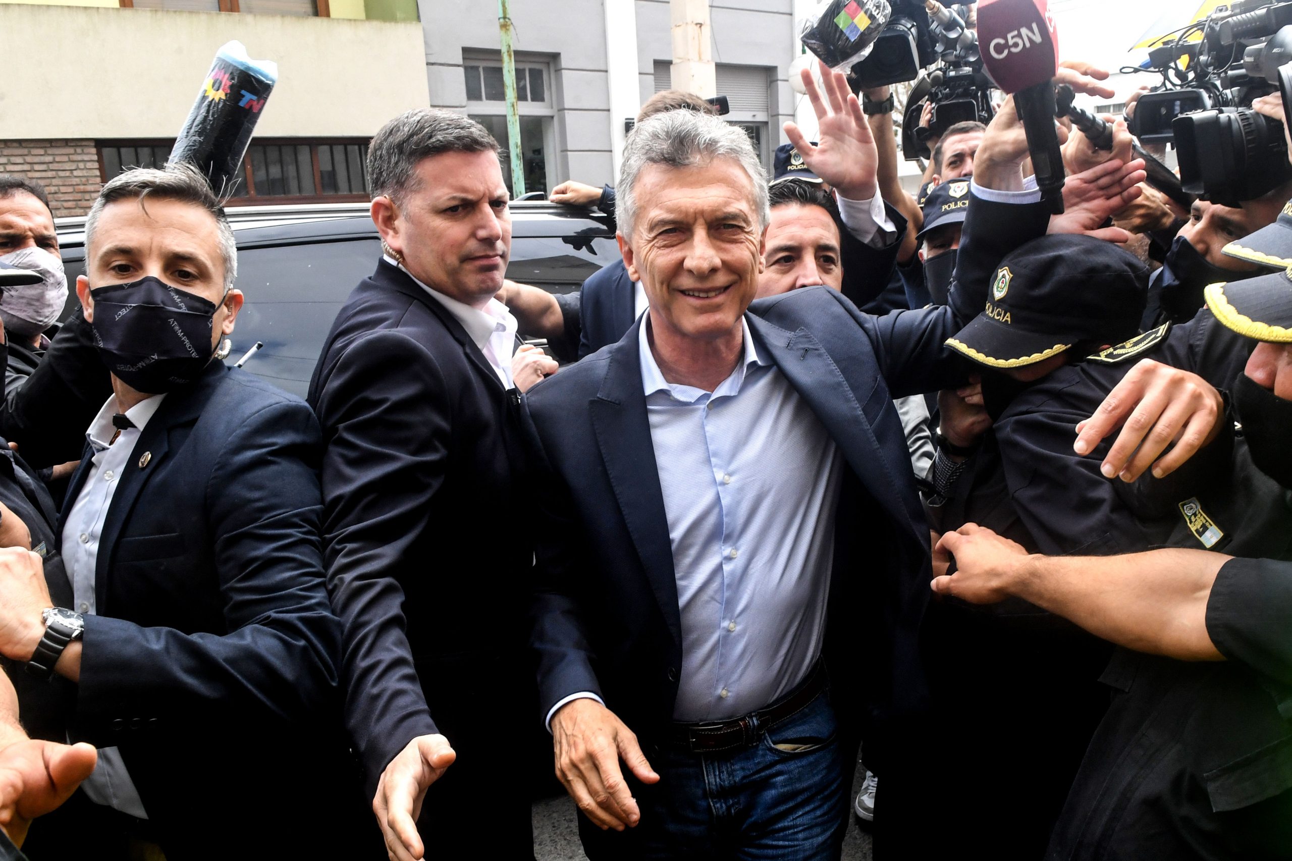 En medio de la investigación por espionaje ilegal, Macri viaja otra vez al exterior