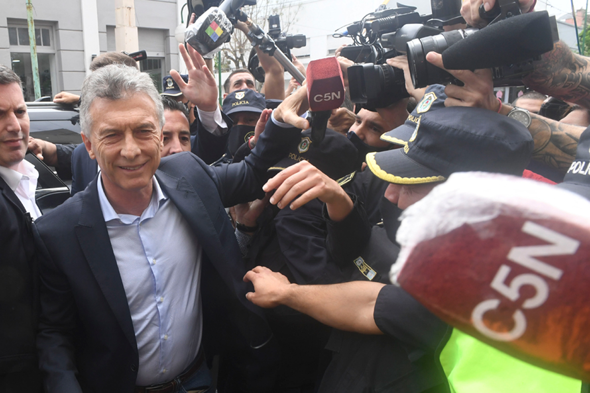 El gobierno y trabajadores de C5N repudiaron la agresión de Mauricio Macri a un periodista del canal