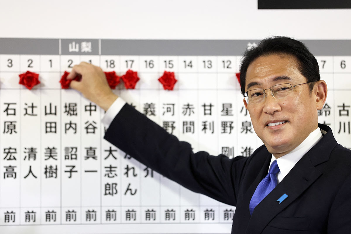 El primer ministro japonés ahora quiere enfocarse en reducir las desigualdades