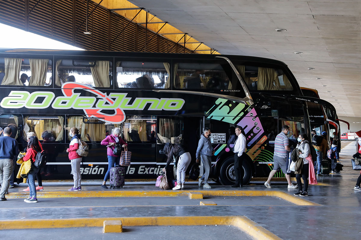 El boleto de transporte aumentó hasta 17 veces en la gestión Milei y supera la inflación