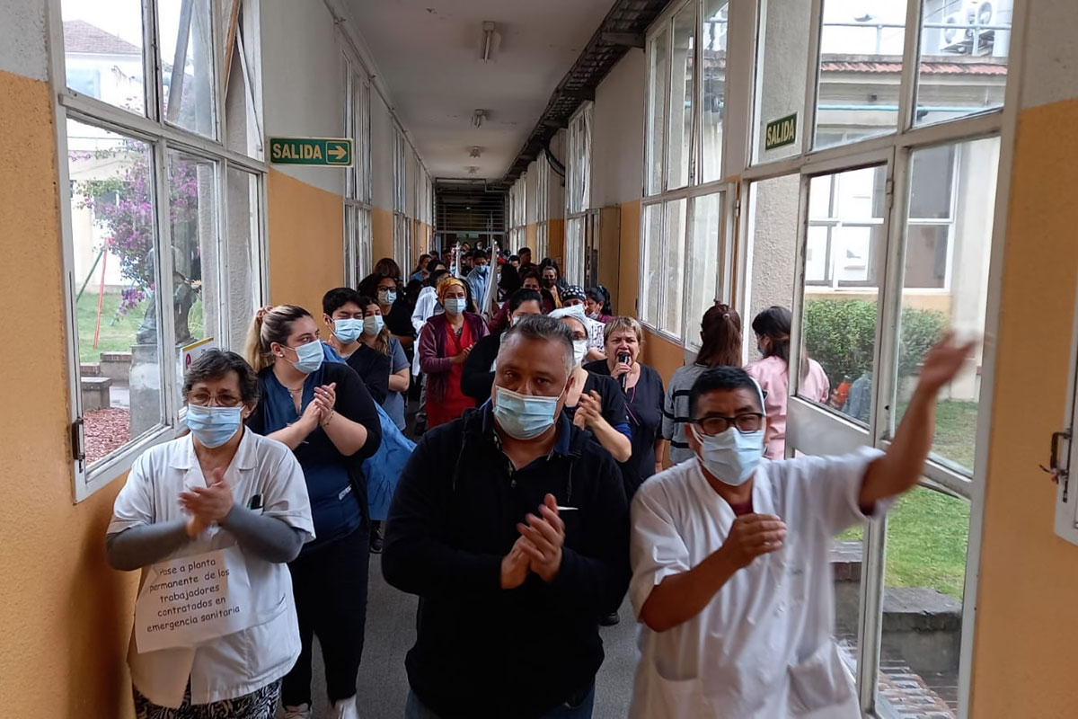 Un paro en el Hospital Ramos Mejía revirtió el primer despido de un trabajador contratado por la pandemia
