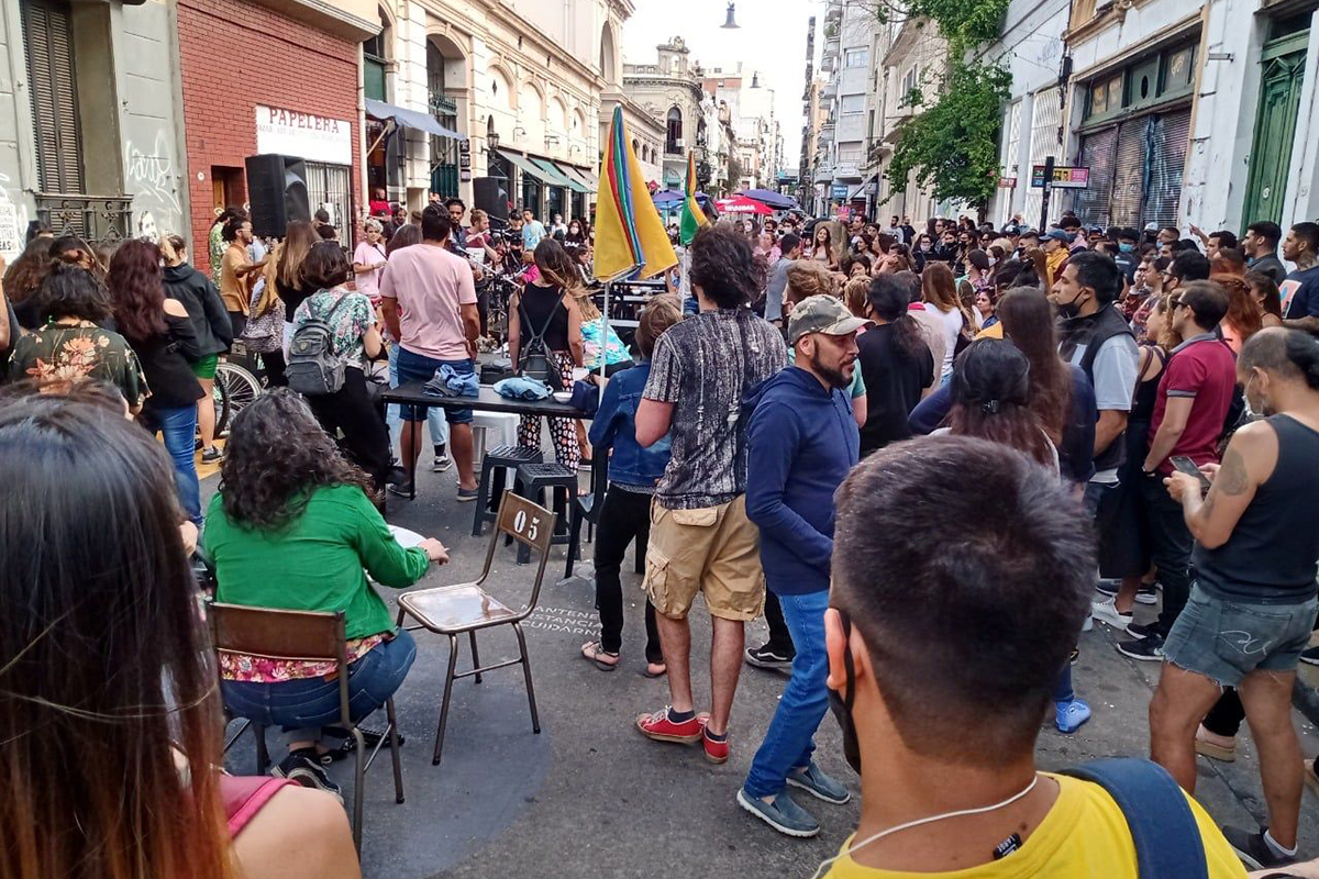 Descontrol y ausencia del Estado: el barrio de San Telmo se convirtió en un boliche a cielo abierto