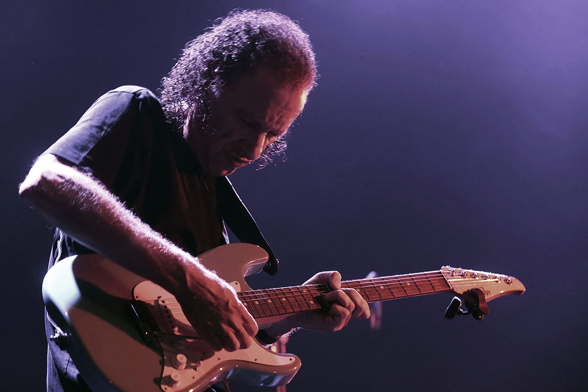 Scott Henderson: “El jazz está hecho para superar todo tipo de barreras”