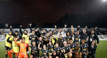 Les dijeron «macacas»: respondieron con una goleada y con los puños en alto contra el racismo