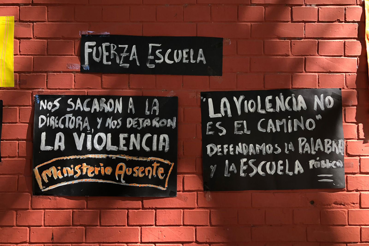 Un padre agredió a la directora de una escuela y desde hace meses amenaza a las familias