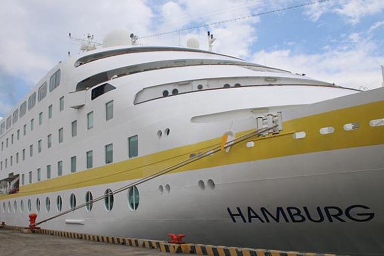 Vizzotti: «La información difundida sobre el crucero Hamburg es falsa»