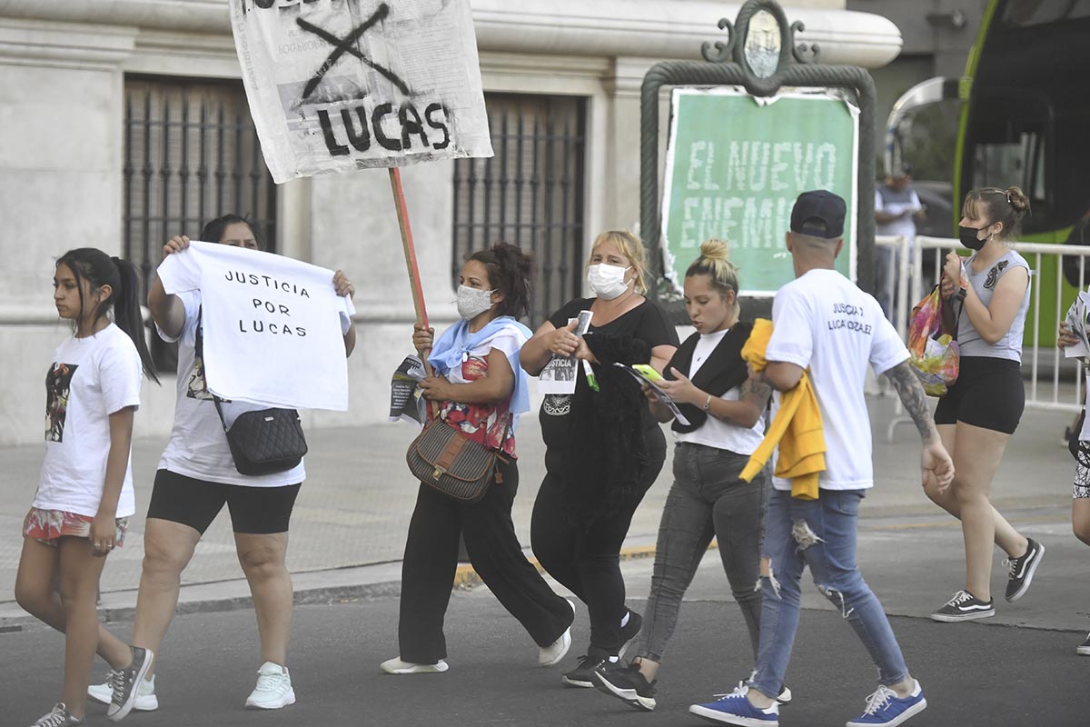 Una multitud en Tribunales pidió Justicia por Lucas