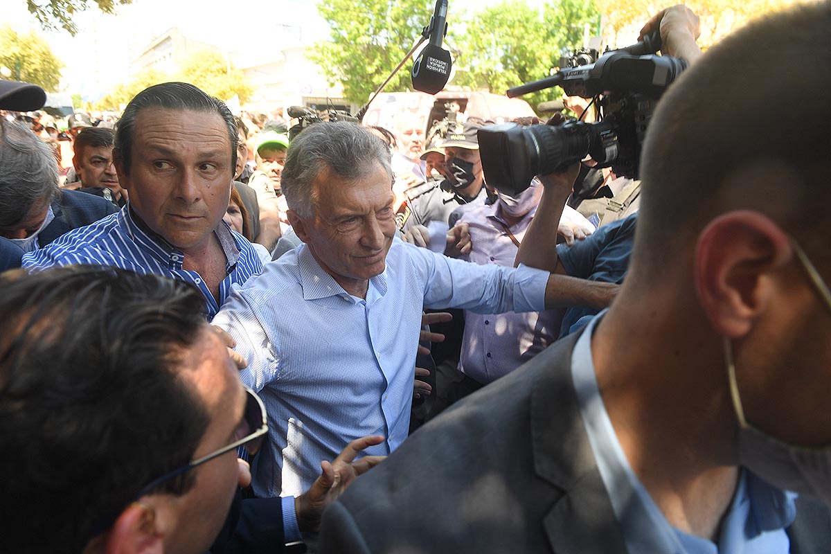 Relevado de la obligación de guardar secreto, Macri declara en Dolores