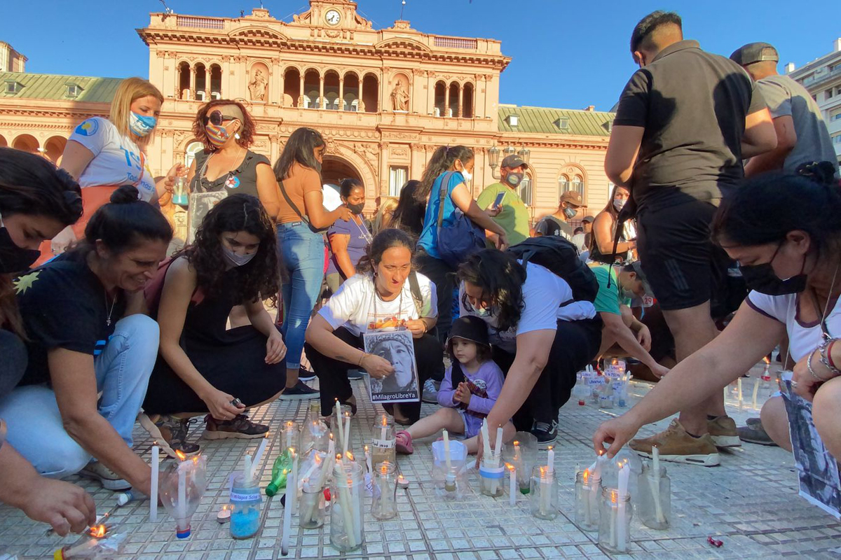 Más de 5 mil personas prendieron 2141 velas por la libertad de Milagro Sala