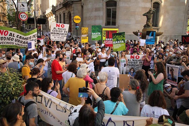 El oficialismo intenta avanzar con megaproyectos inmobiliarios: marcha de repudio frente a la Legislatura