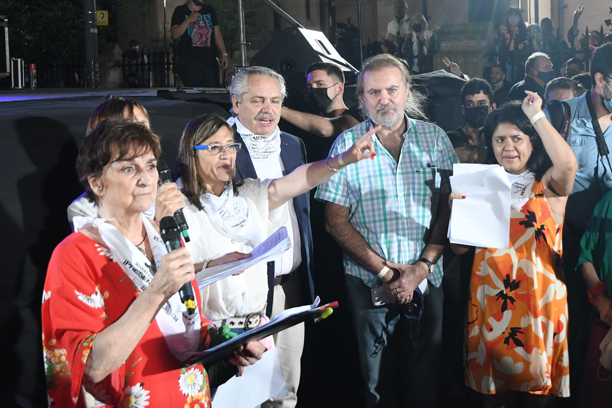 Alberto Fernández: “No hubo dos demonios, sino un terrorismo de Estado que se llevó miles de vidas de argentinos”