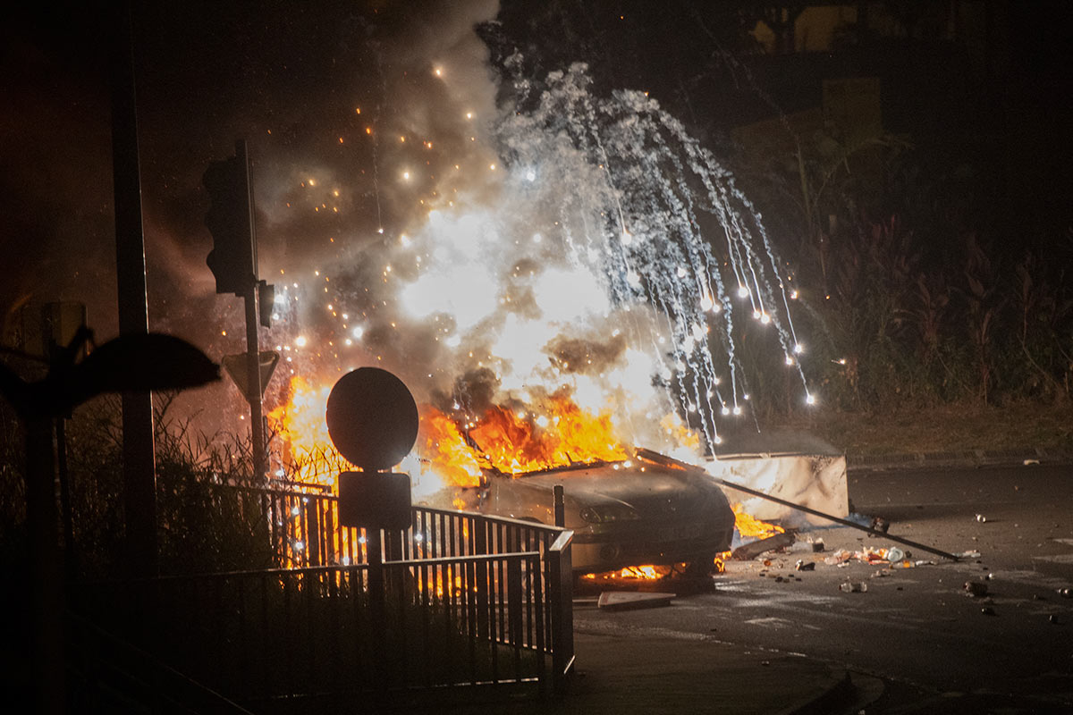 Desfachatez colonialista: Francia reprime en Martinica y lo muestra como el camino a la independencia