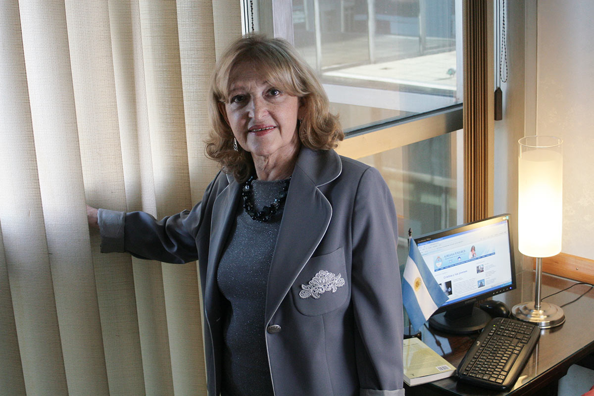 Adriana Puiggrós: «Si el estudiante trabaja gratis para una empresa, no es formación laboral»