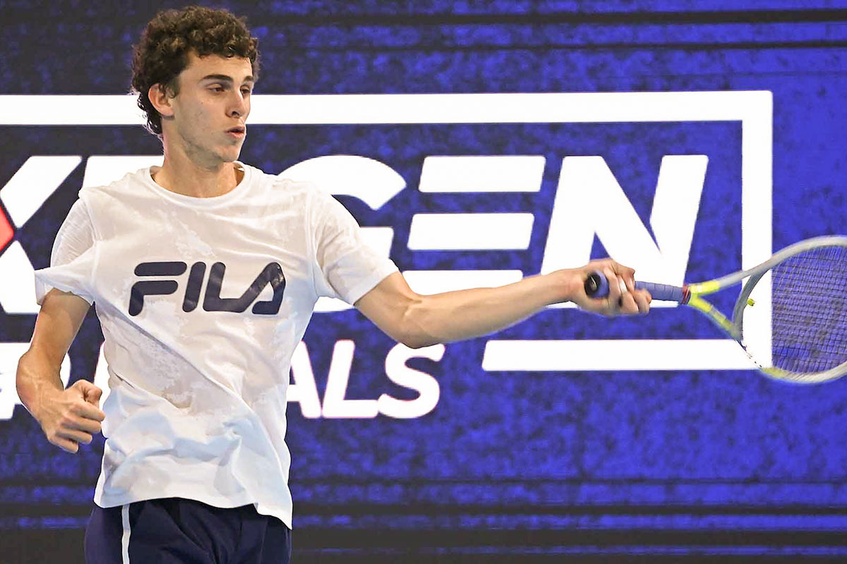 El argentino Cerúndolo dio el batacazo del año y eliminó al 1 del mundo, Jannik Sinner, en Roland Garros