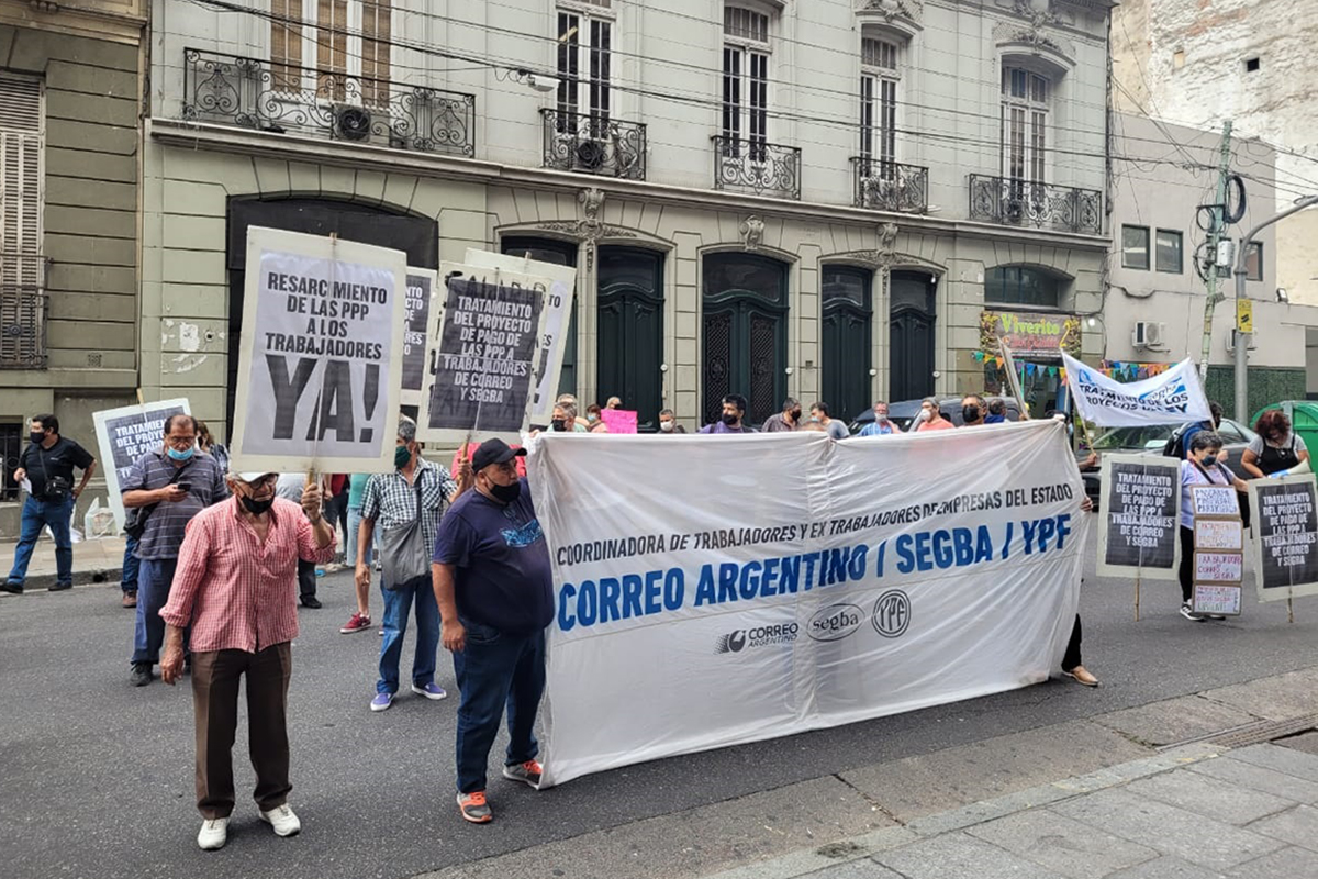 Extrabajadores de Segba y Correo Argentino volvieron a reclamar por los PPP adeudados hace 20 años