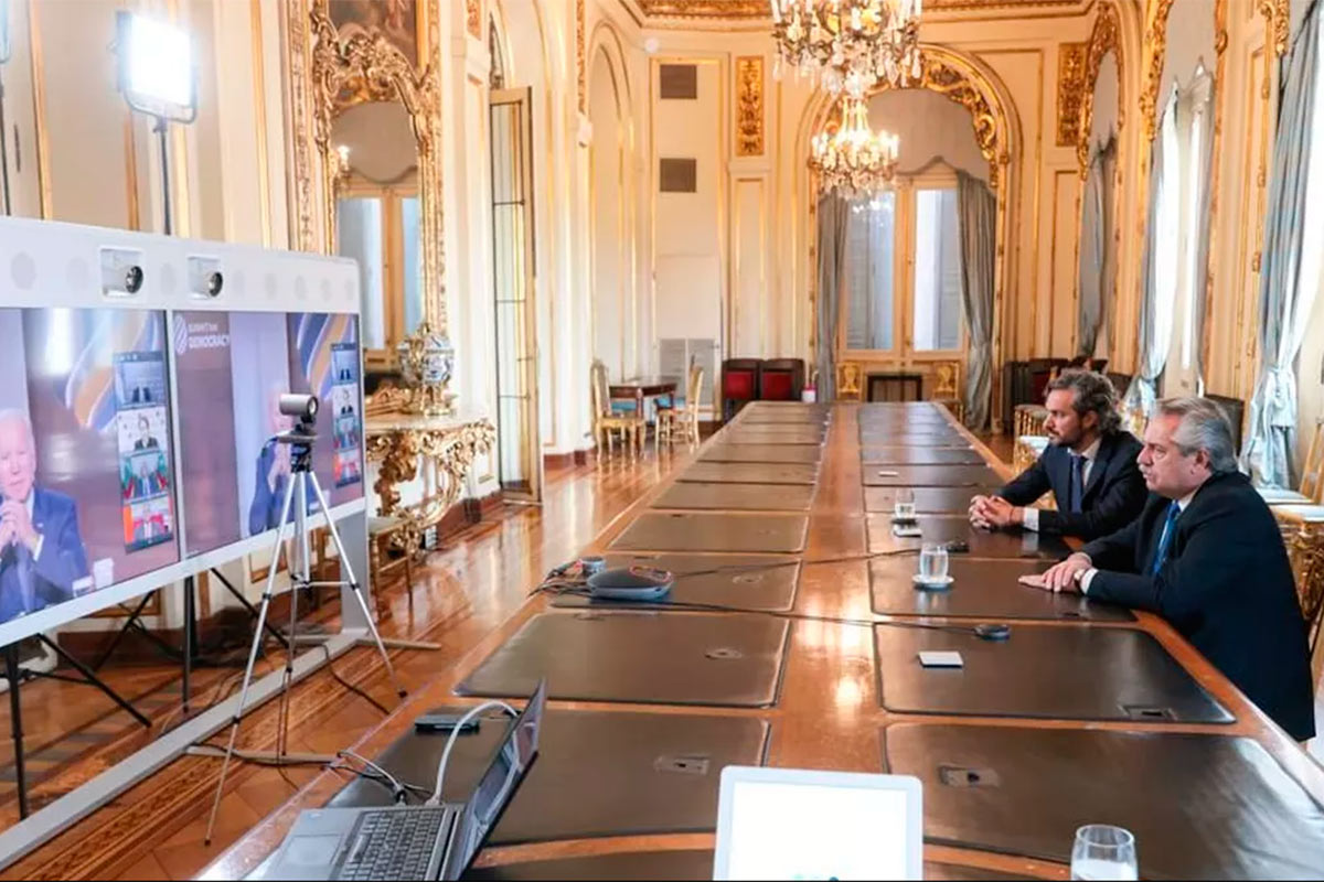 El Gobierno sigue apostando a una cumbre Fernández-Biden antes de cerrar con el Fondo