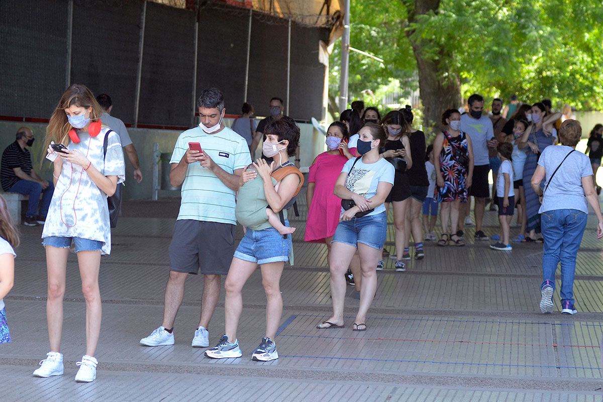 Los contagios no ceden: 73.319, récord para un domingo