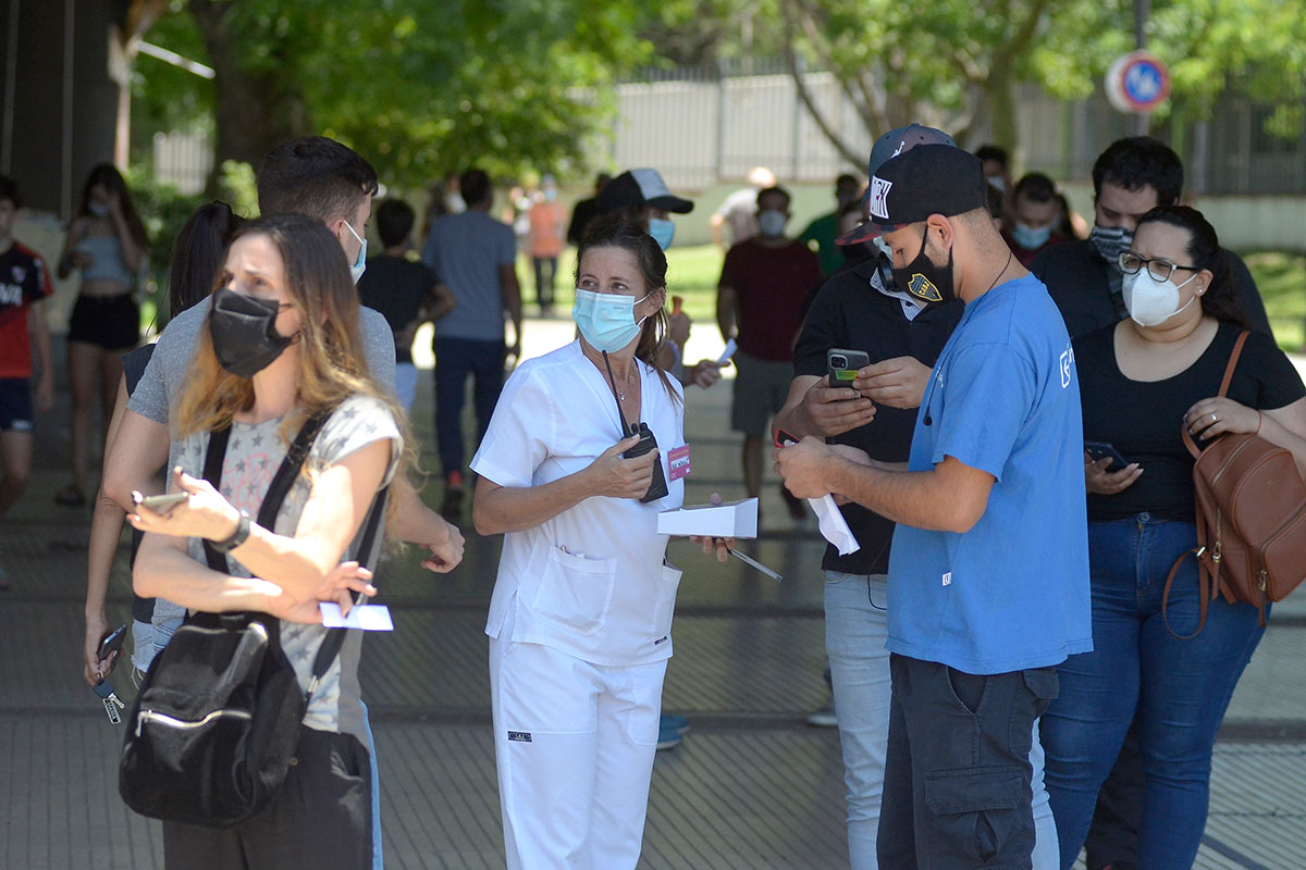 317 fallecimientos en las últimas 24 horas: Vizzotti y Kreplak pidieron más vacunación