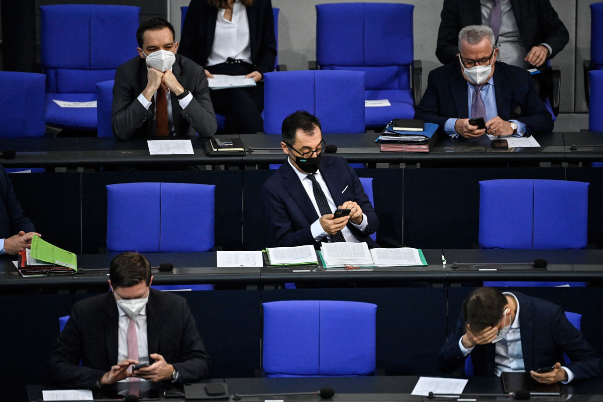 Alemania aprueba vacunación obligatoria para trabajadores sanitarios