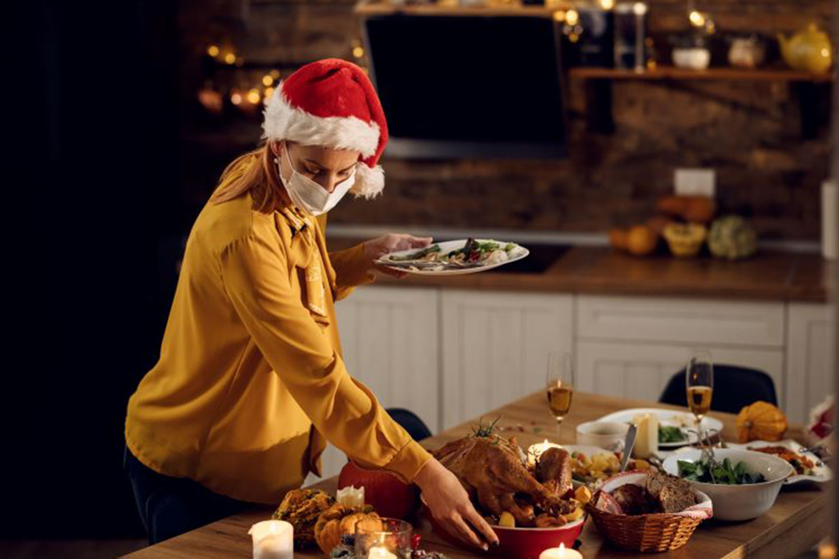 Fiestas en pandemia: abrazos con barbijo y resfriados al margen, entre las recomendaciones de especialistas