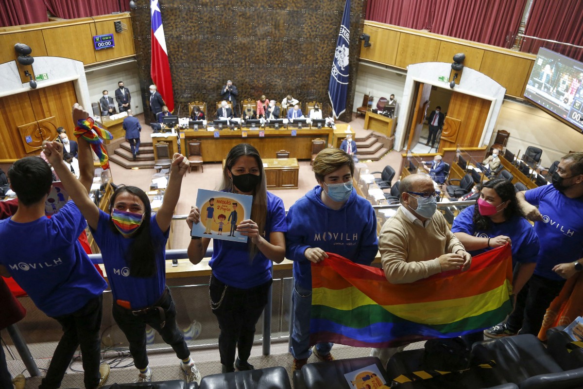 Histórico: tras una larga lucha, el matrimonio igualitario es ley en Chile