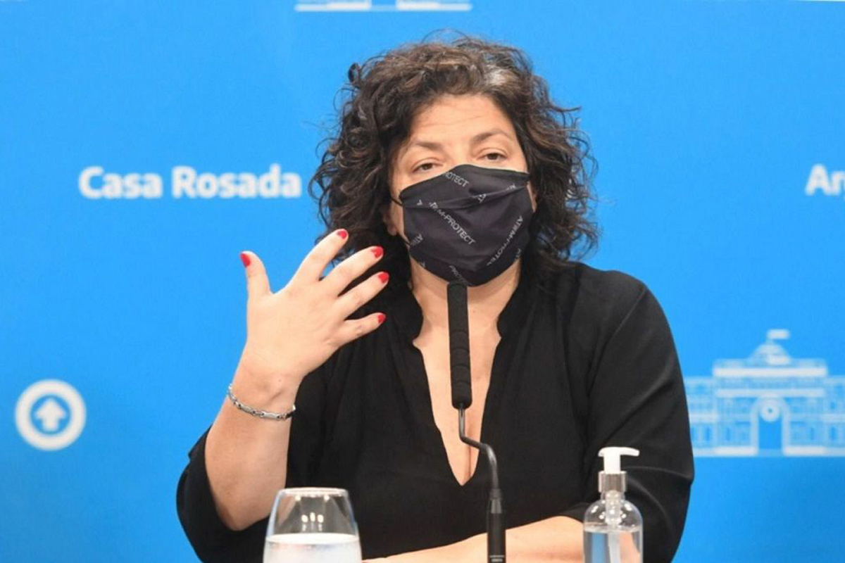 Carla Vizzotti dejó en offside a un antivacuna que quiso increparla