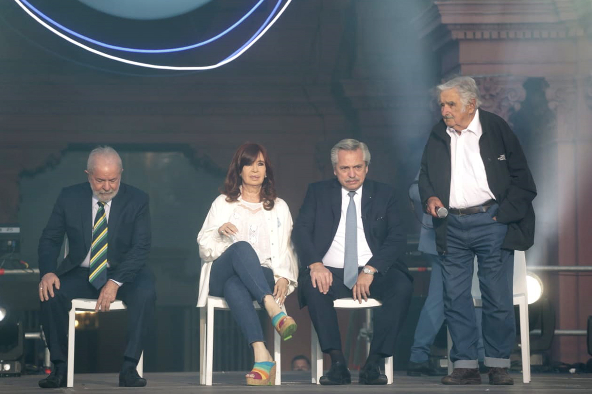 En la Rosada, celebran la masividad del acto y sostienen que el diálogo público entre Alberto y CFK «suma»