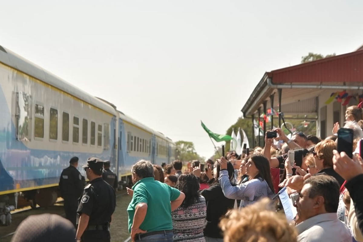 A 20 años del primer viaje, el Tren Solidario llega a una localidad que lleva más de tres décadas sin ferrocarril
