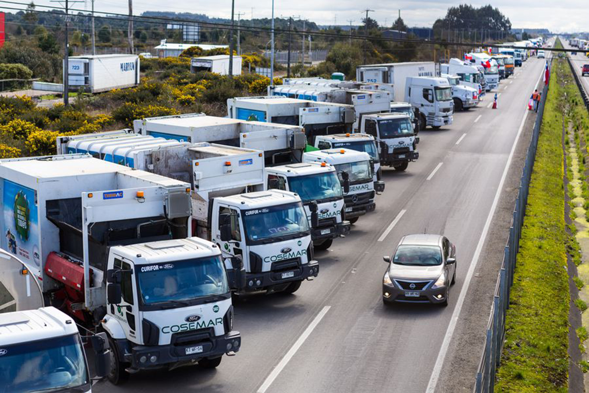 Continúa el conflicto en el paso fronterizo a Chile y ya suman 3.000 los camiones varados