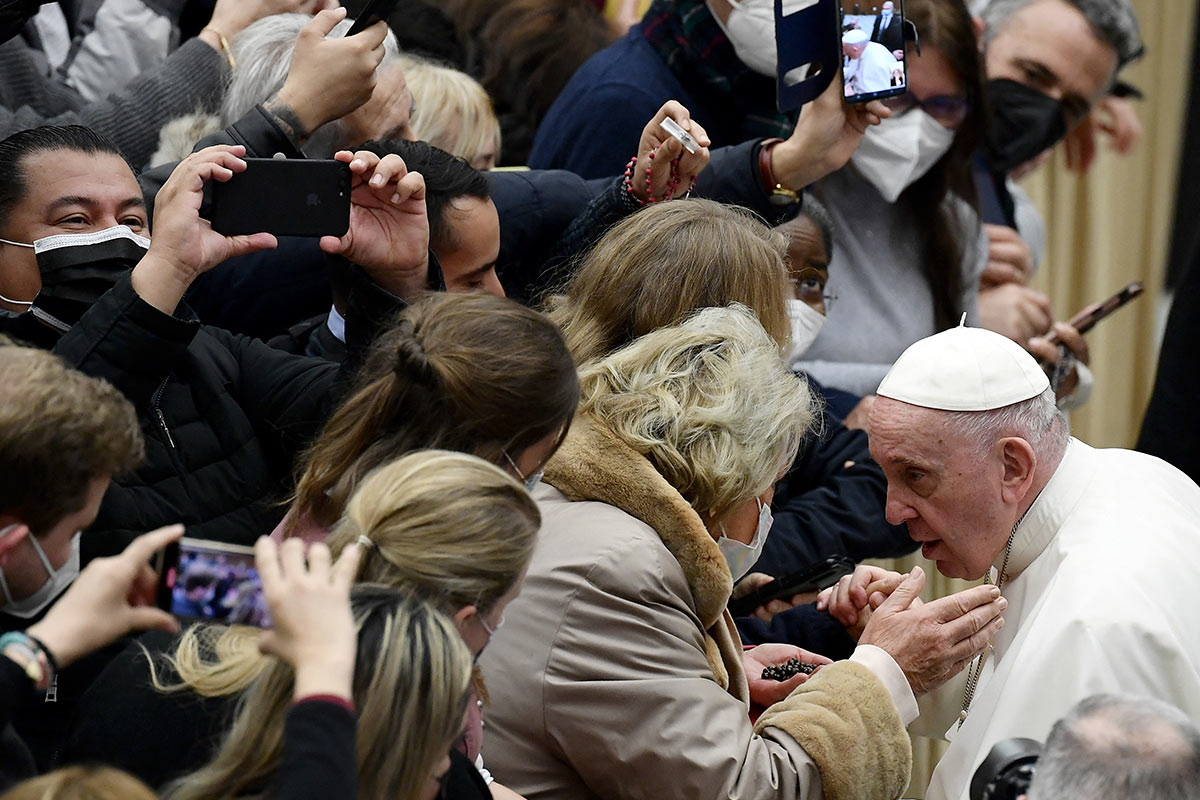 El Papa insistió en su pedido de  «desmasculinizar la Iglesia» y escuchar «de verdad» a las mujeres