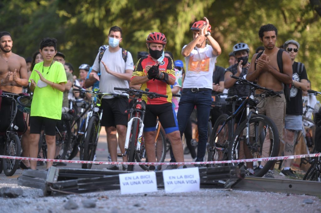 Tragedia en Palermo: detuvieron al hombre que atropelló a un grupo de ciclistas, mató a una mujer y huyó caminando 1 Tragedia en Palermo: detuvieron al hombre que atropelló a un grupo de ciclistas, mató a una mujer y huyó caminando