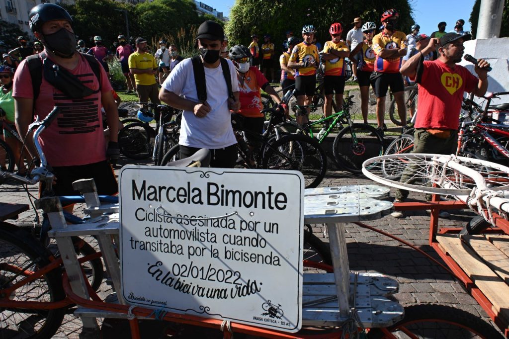 Más de 2.000 ciclistas volvieron a reclamar justicia por la mujer que murió atropellada en Palermo 1 Más de 2.000 ciclistas volvieron a reclamar justicia por la mujer que murió atropellada en Palermo