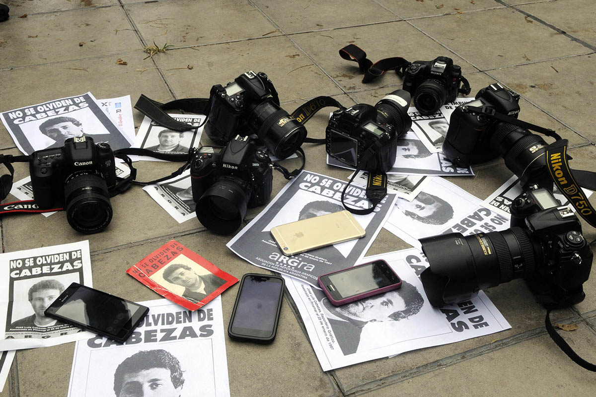 Familiares de José Luis Cabezas realizan dos actos, a 26 años del asesinato del fotógrafo