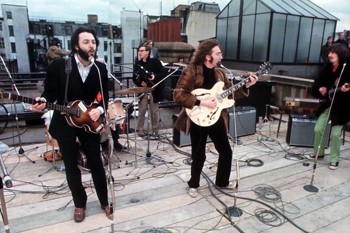 Suben a las plataformas musicales el mítico último show de los Beatles