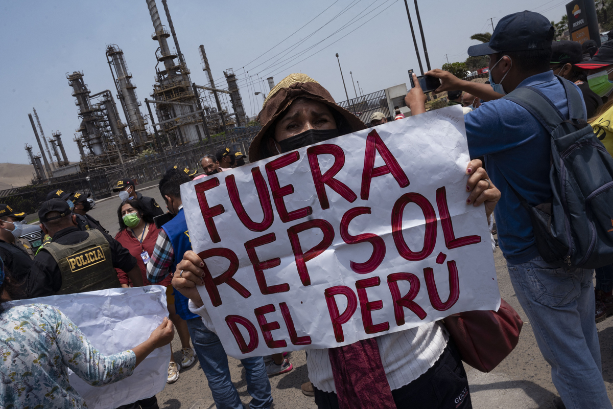 Crecen las protestas en Perú por el derrame de petróleo de Repsol