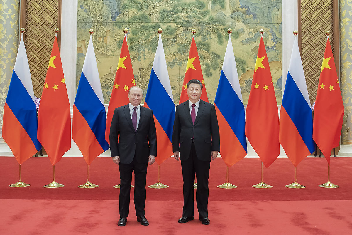 China niega que Rusia le haya pedido equipamiento militar y acusa a medios estadounidenses de desinformar