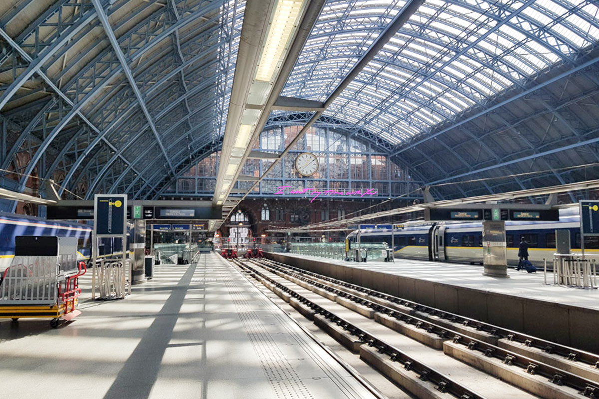 Mi hermano en la estación