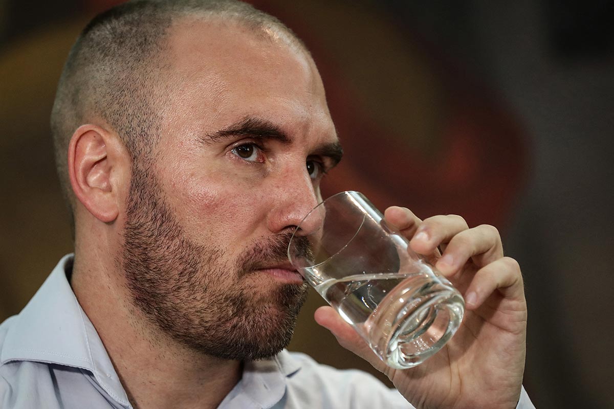 Las diferencias sobre cómo achicar el déficit vuelven a demorar el acuerdo con el FMI