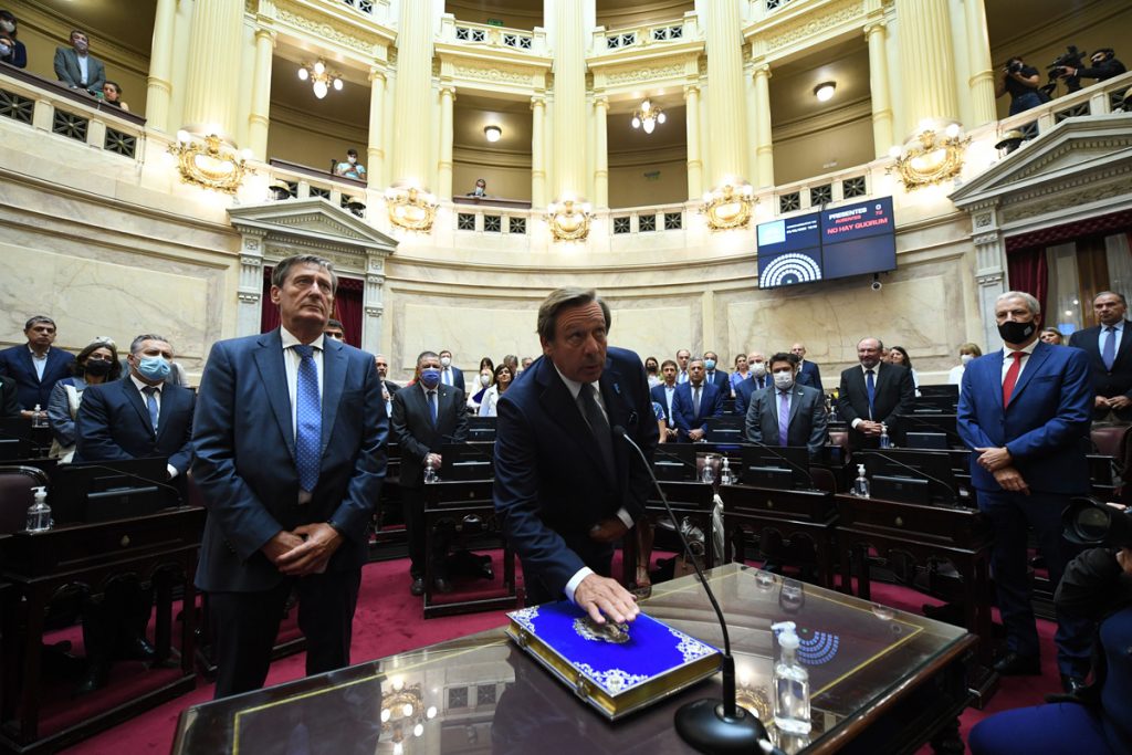 En una breve ceremonia, se eligieron las autoridades del Senado para este año 1 En una breve ceremonia, se eligieron las autoridades del Senado para este año
