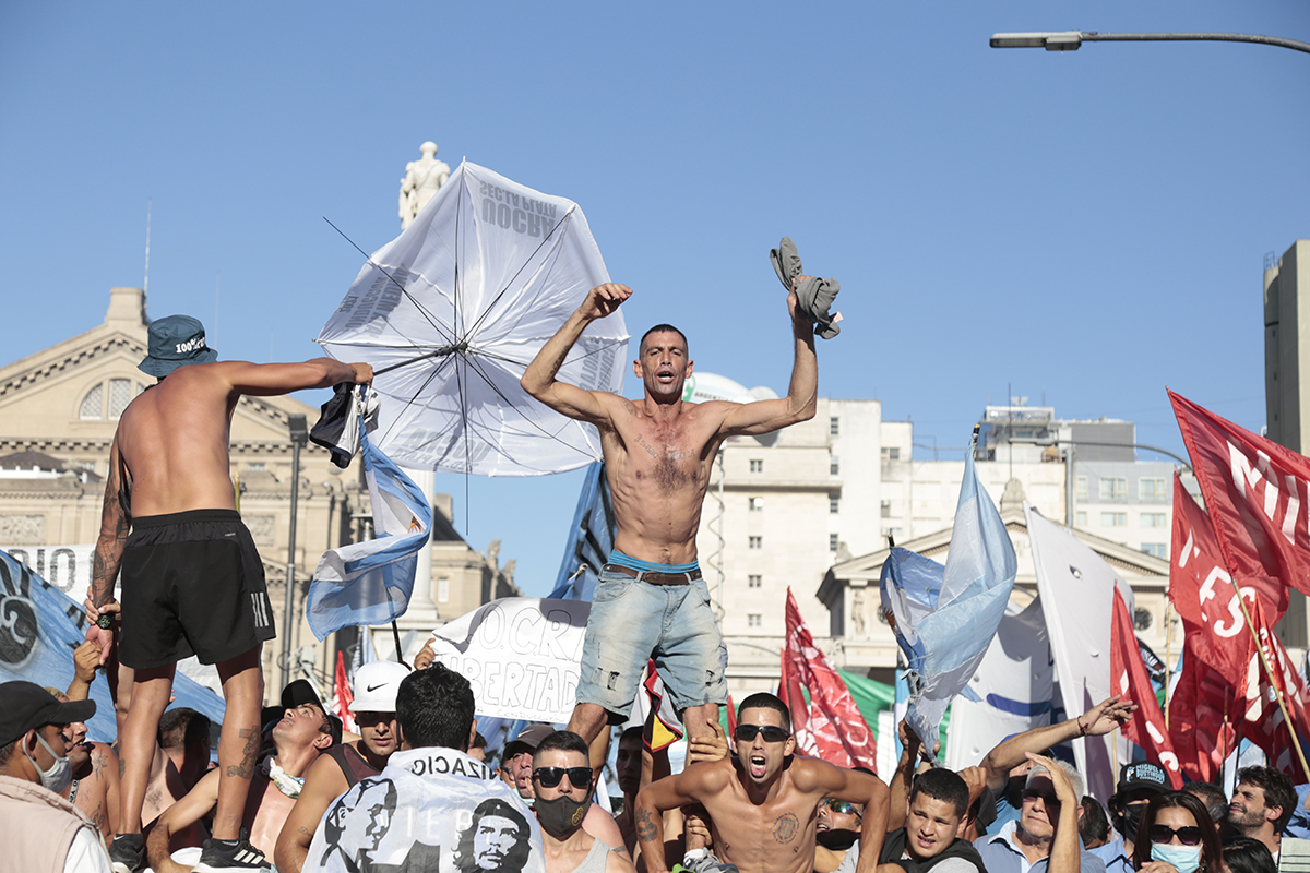 «Democracia o mafia judicial»: en vivo, la protesta frente a Tribunales