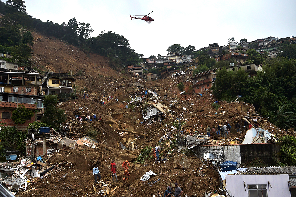 Al menos 78 muertos por las lluvias y aludes de barro en el estado de Río de Janeiro