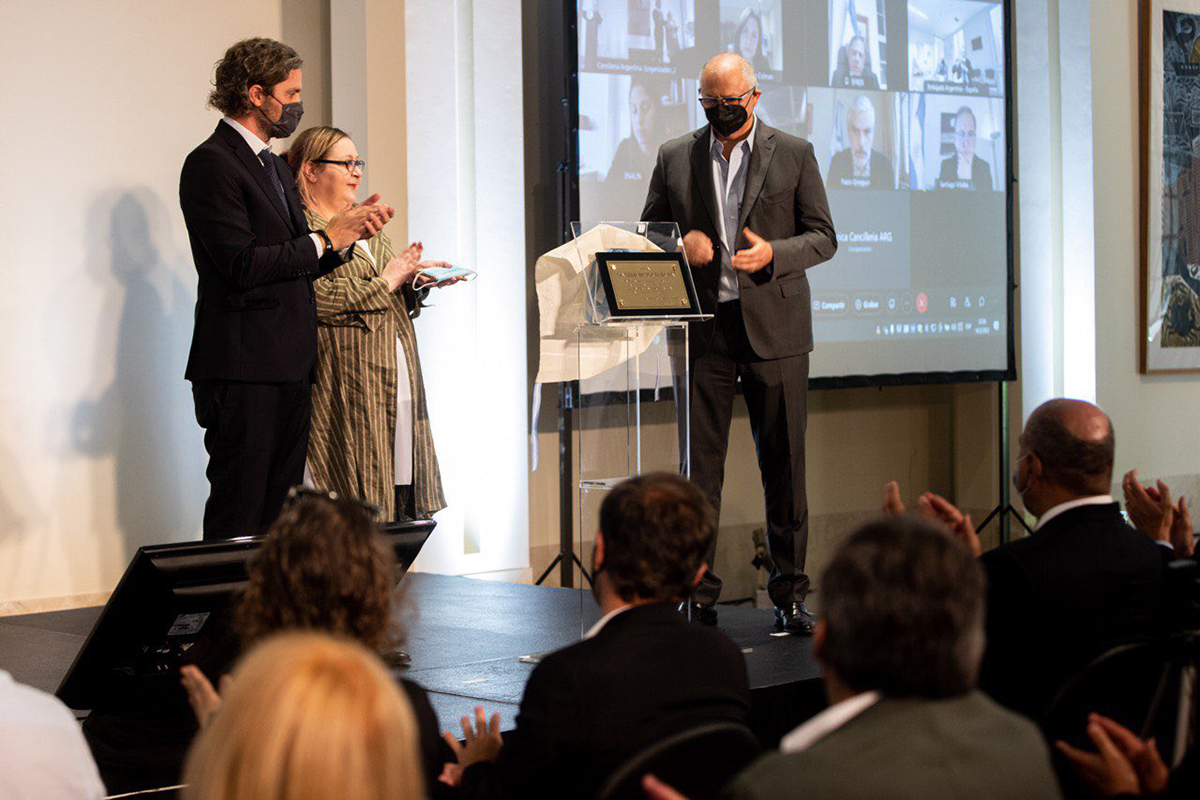 Homenaje de Timerman: «Se fue pidiendo justicia y murió sin obtenerla»