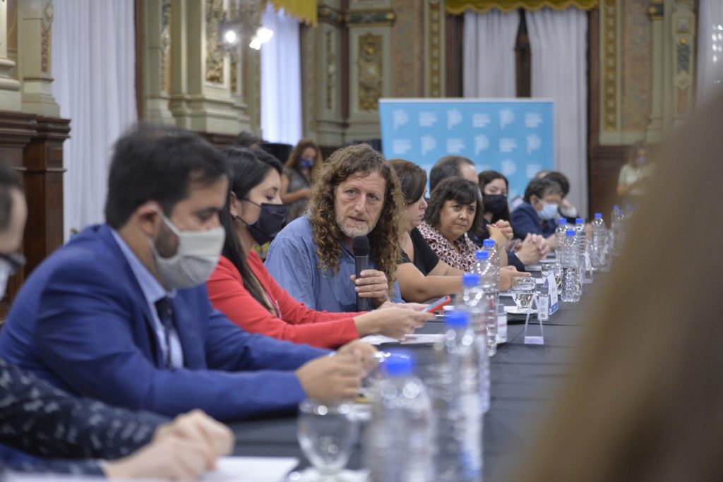 Ya rigen las nuevas licencias por maternidad y paternidad para los estatales bonaerenses