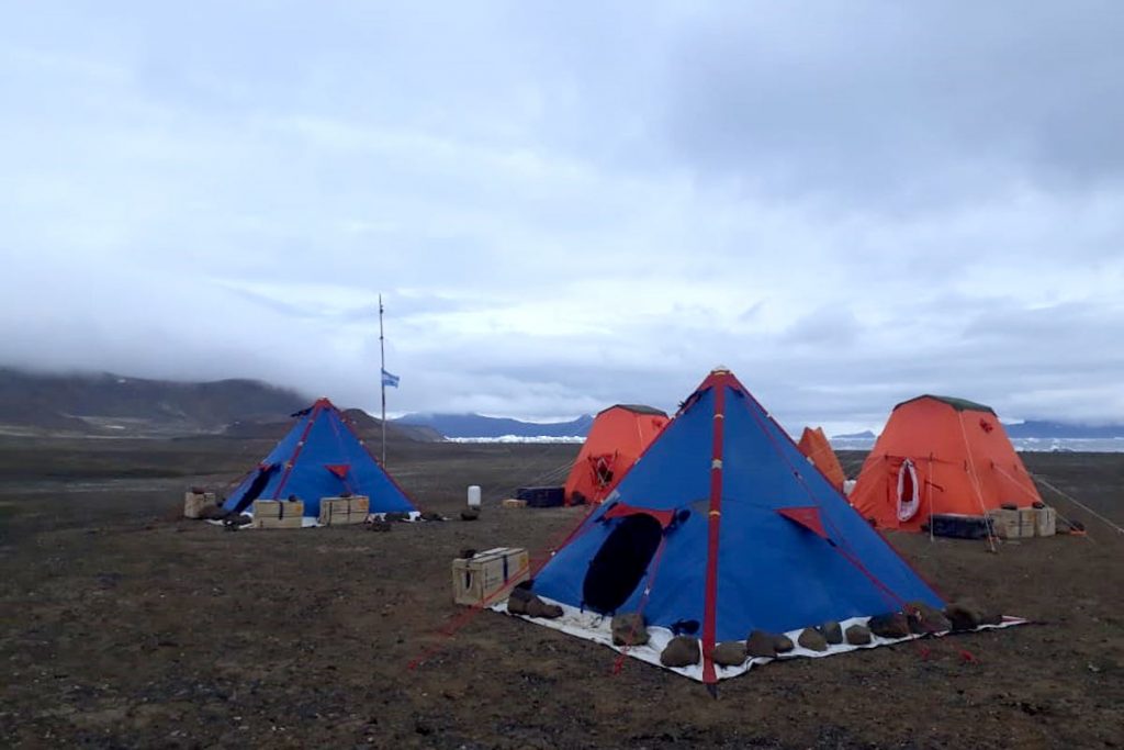 Cómo es vivir e investigar en las hostilidades climáticas del fin del mundo