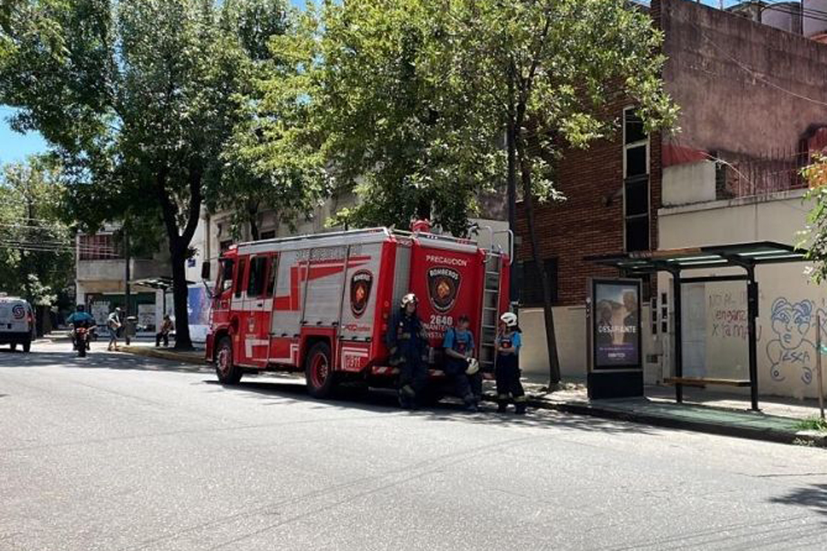 A una semana de la explosión en un colegio de Boedo: «Nuestra escuela hoy corre peligro»